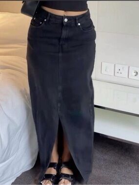 Old Navy Black Denim Skirt